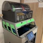 Bambulab X1C 3d-Drucker aufgestellt mit aufgebautem AMS