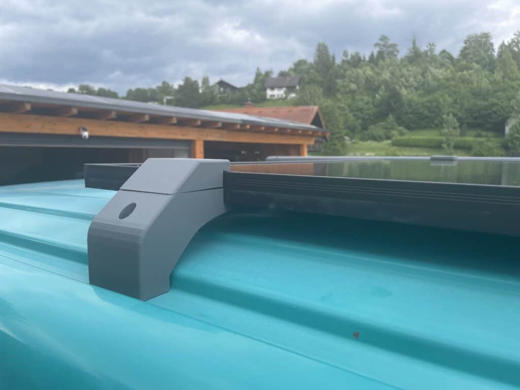 T5-PV-Halterung-PLA-Befestigung-1-1024x768 Robuste PV‑Modul Halterung für den VW T5: Von der ersten Idee bis zum serienreifen PA6‑CF Bauteil