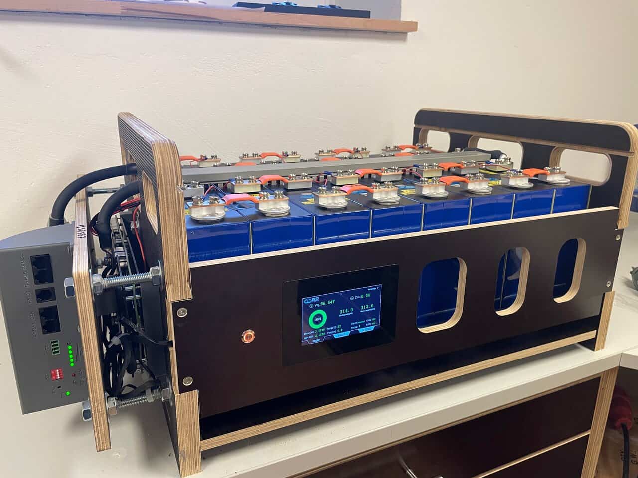 DIY LiFePO4 Akkupack mit Kompressionsrahmen & BMS (16s 48 V, 314 Ah)