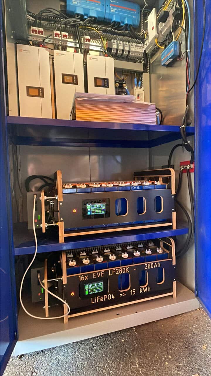 Aufgeräumter DIY-LiFePO4-Batteriespeicher mit BMS – Ausgangspunkt zum JK BMS einstellen